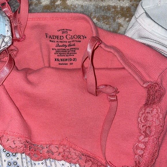 4/ Bundle of tank top - Picture 4 of 5